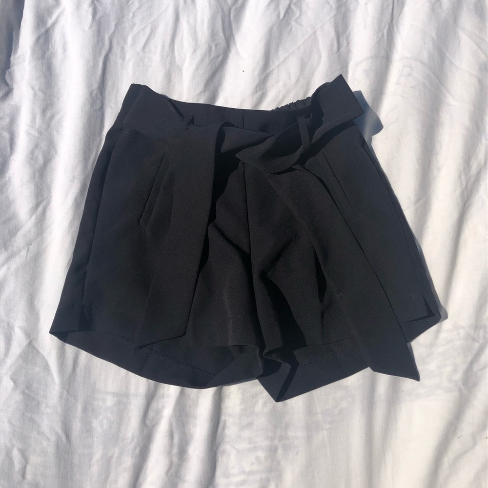Black shorts with belt